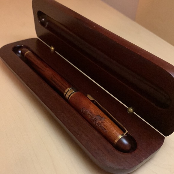 Isle of Capri Casino - Vintage Souvenir Wooden Rosewood Pen and Matching Case - Picture 4 of 9